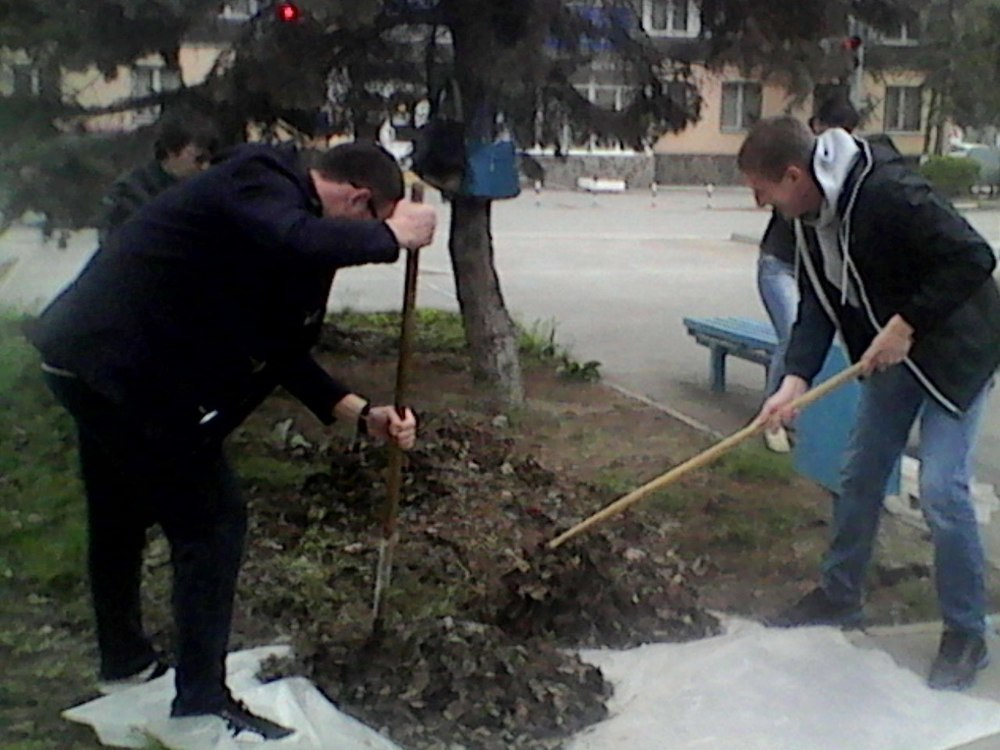 Экс-участник популярного телепроекта «Дом-2» убирал мусор в Волгодонске