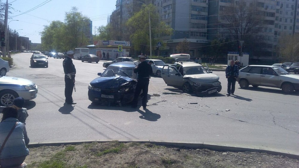 В Волгодонске два человека пострадали в ДТП на пересечении Черникова-Энтузиастов