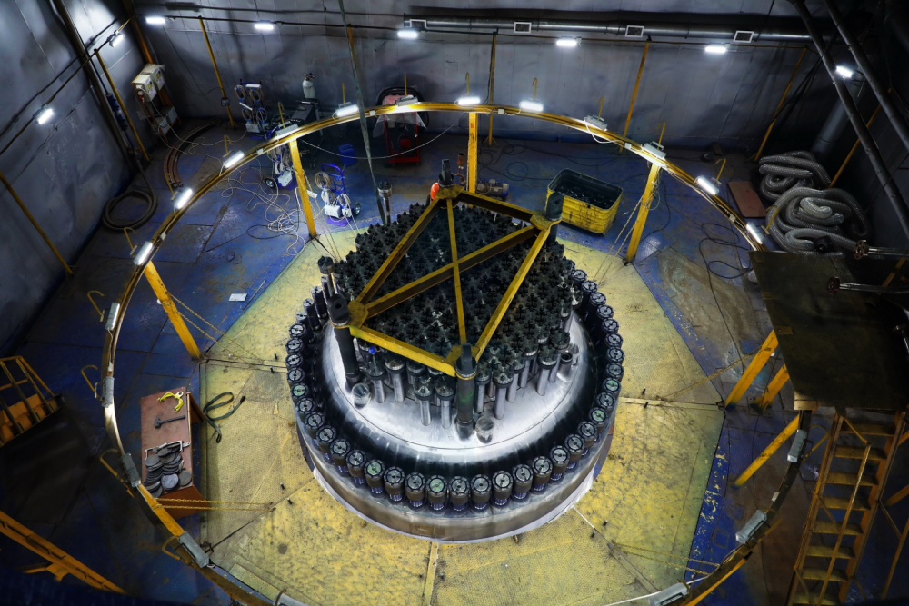 На «Атоммаше» испытали дистиллированной водой третий реактор для Индии