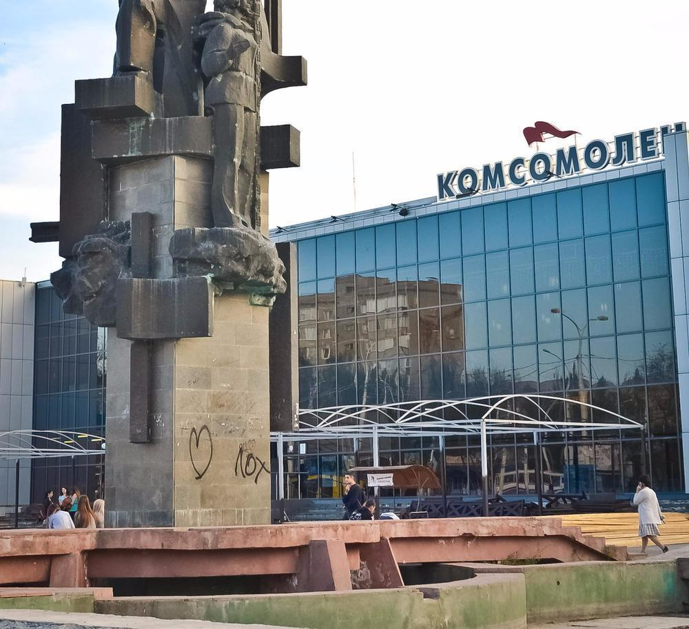 Блеск и нищета: Комсомольская площадь