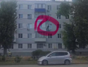 Ловкий мужчина спустился по водосточной трубе в окно многоквартирного дома в центре Волгодонска Ростовской области