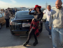 Автоблогер Настя Туман достала из контейнера Теслу  за 1,5 миллиона 