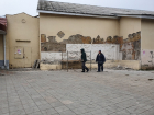 В Волгодонске разрушают исторический барельеф героям сказок Пушкина 