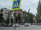Группа местных «абу-бандитов» устроила «дискотеку» прямо на перекрестке дороги в старой части Волгодонска
