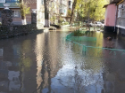 В Волгодонске после дождей вода отрезала жителей  трех многоквартирных домов от «большой земли»