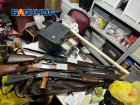 Нашли деньги и оружие: в Волгодонске прошли обыски в доме владельца крупной табачной сети 