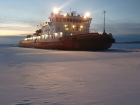 «Ледовую» навигацию в Волгодонске завершил плавучий кран