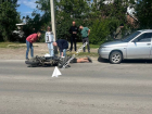 Несовершеннолетний мотоциклист упал и столкнулся с «ВАЗом» на улице Степной