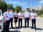 Сотрудники Госавтоинспекции Волгодонска в День России провели акцию с вручением флагов водителям