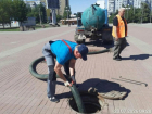 Фонтан осушили, ямы латают, камыш покосили: коммунальщики преображают город