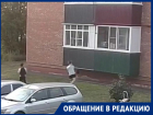 «Огуречный снаряд в 4 утра»: подростки атаковали балконное окно на проспекте Мира