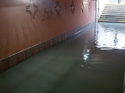 Подземный переход у вокзала затопили талые воды