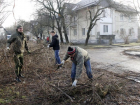 Депутаты и представители администрации вышли на уборку последствий непогоды в Волгодонске 