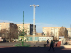 В Волгодонске приступили к монтажу главных новогодних елей
