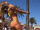Сексуальная чемпионка в купальнике Юлия Ефимова станцевала у шеста на «пляжном» пати в Лас-Вегасе
