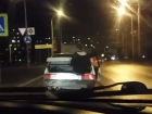 Катание рискованного волгодонца в багажнике ВАЗа по городу попало на видео 