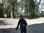 Бьют в живот молодых мам, прилюдно мочатся, крушат камнями домофоны: алковоины с улицы Морской объявили войну камерам видеонаблюдения