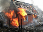 В одном из крупнейших садоводств Волгодонска ночью сгорела дача 