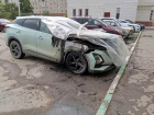 В микрорайоне В-9 на глазах у людей сгорел дорогой кроссовер