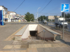 Подземному переходу напротив вокзала в Волгодонске неспешно сделают вторую крышу