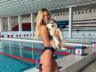 Юлия Ефимова со своей собакой побывала в волгодонском бассейне «Дельфин» 