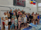 Юные пловцы проплыли эстафету в Волгодонске вместе со своими родителями