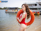 Очаровательный взгляд и соблазнительный купальник: Анастасия Онац перевоплотилась в спасательницу Малибу 