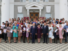 Лучших педагогов наградили в администрации Волгодонска в День учителя 