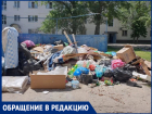 «Крысы, как коты гуляют по двору!»: громадная свалка образовалась из-за нерадивой управляющей компании на Морской