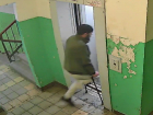 Мужчина на костылях в компании с девушкой обокрали 12-летнюю девочку в Волгодонске, - мама подростка