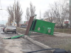«Обломанные ветки и упавшие остановки»: Волгодонск приводят в порядок после ураганного ветра