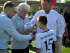 Легенда отечественного футбола Евгений Ловчев открыл турнир «Кожаный мяч» в Волгодонске