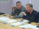 Депутат Антонов принес на комиссию по ЖКХ фотографии жутких переходов