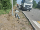 Ремонт разрушенного тротуара вдоль улицы Железнодорожной начался в Красном Яру