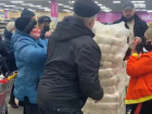 «Люди, что с вами происходит?»: толпа разъяренных волгодонцев ежедневно скупает весь сахар в магазинах Волгодонска 