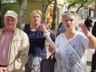 «Позор!»: пенсионеры Волгодонска протестуют и требуют вмешательства властей в провальную работу теплосетей