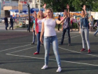 «Молодежь Волгодонска» устроила танцевальный флэшмоб на Комсомольской площади
