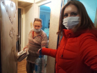Привозили нуждающимся лекарства и продукты: в новогодние праздники волонтеры и соцработники помогли почти 70 волгодонцам