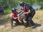 Неизвестный сломал замок и похитил из частного дома вещи и 20 тысяч рублей