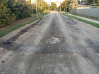 Дороги на контроле: на грунтовую дорогу в частном секторе высыпали тонкий слой щебня