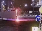 Момент возгорания знака «V» на въезде в «новый город» попал на видео