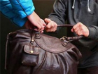 В Волгодонске грабитель «охотился» на женщин и вырывал у них сумки