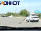 Мужчина снял на видео необычную езду водителей "по-волгодонски"
