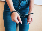 Полицейские задержали молодую закладчицу наркотиков из Мартыновки