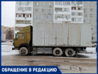 «Брошенный КамАЗ 15 лет мешает»: жители улицы Королева ищут хозяина грузовика