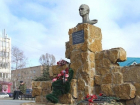 В Волгодонске из-за неподобающего окружения памятник Герою России Сергею Молодову могут перенести в другое место