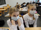 В школах Волгодонска ввели «масочный» режим – детей на входе осматривают врачи