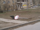 В Волгодонске порывистый ветер наносит ущерб имуществу города и его жителям