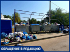 Около лучшей детской площадки Волгодонска появились "двухнедельные горы" мусора