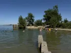 Смертельно опасный дикий пляж облюбовали дети Волгодонска: местные жители просят обезопасить место купания